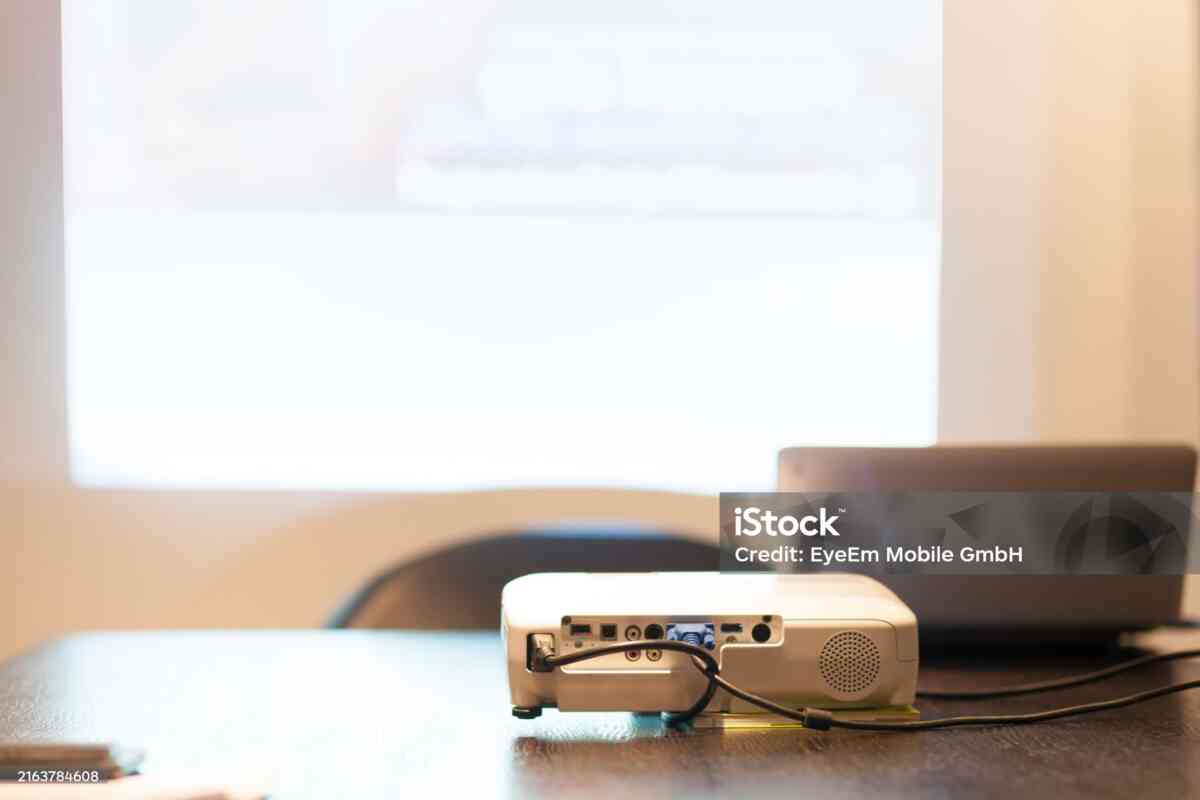 Panduan Lengkap Merawat Proyektor di Rumah dan Kantor