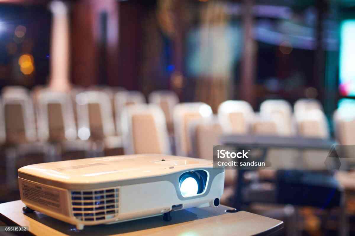 Tips Memilih Proyektor untuk Ruangan Kecil hingga Besar